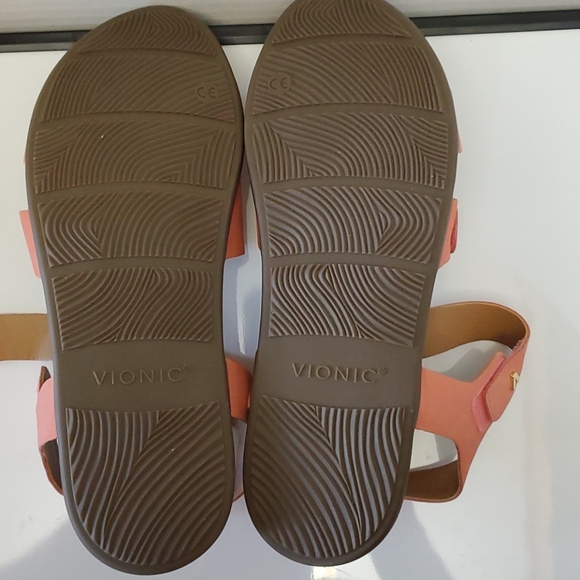 NWT Vionic Colleen Leather Sandal, size 9.5 - Picture 8 of 11